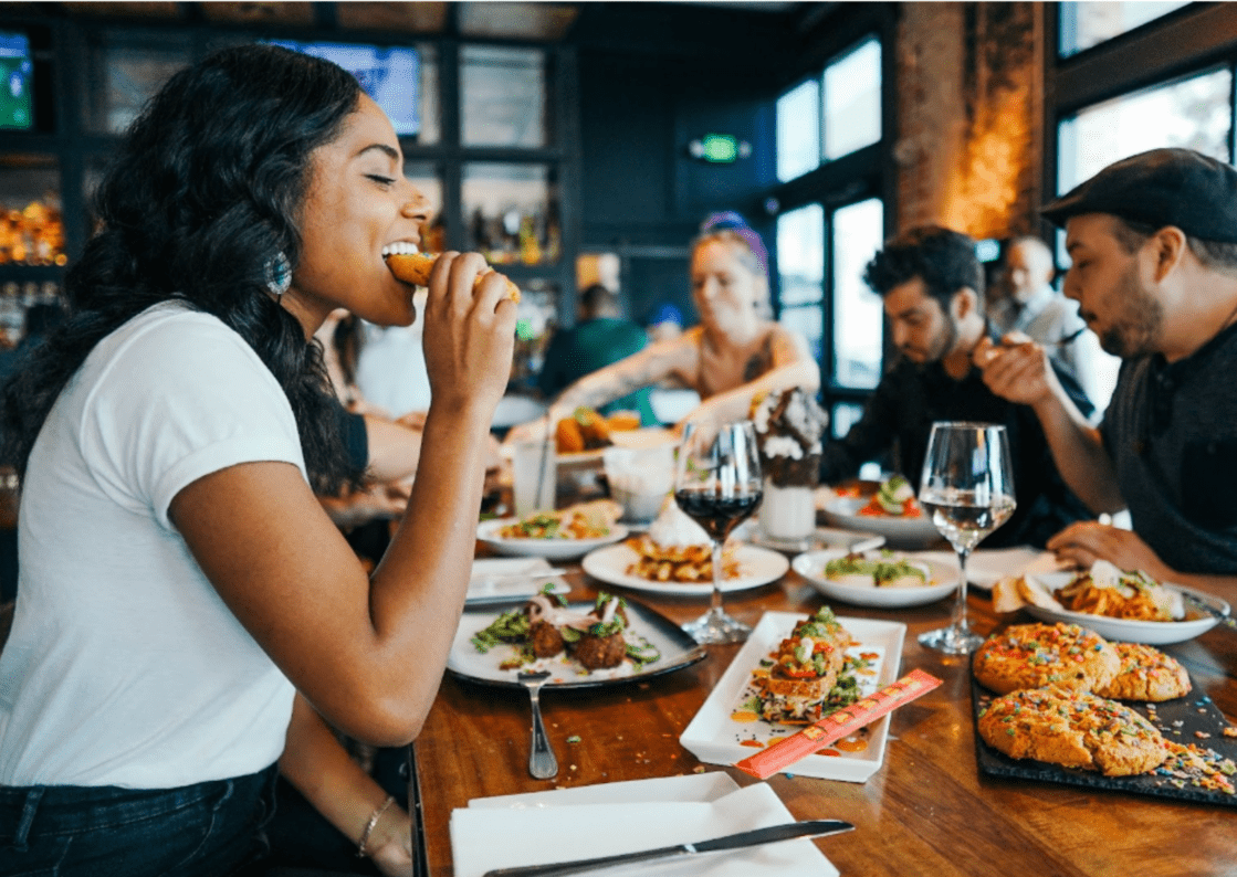 Cómo mejorar la experiencia gastronómica en tu hotel con un menú digital