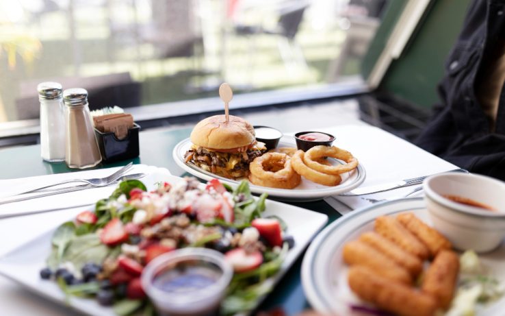 Aumenta los ingresos de tu hotel: estrategias de marketing para tu restaurante